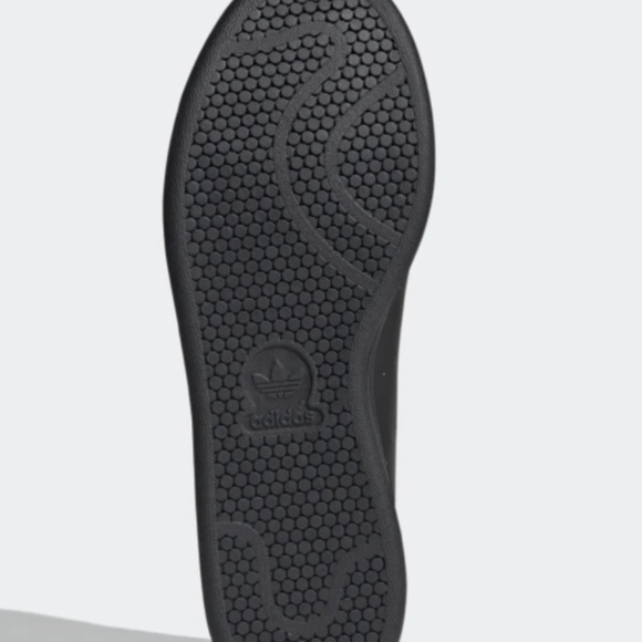 Stan Smiths in Core Black - Picture 4 of 6